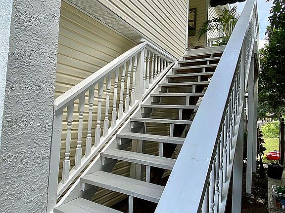3rd image of 1408 Poinsettia Ave
