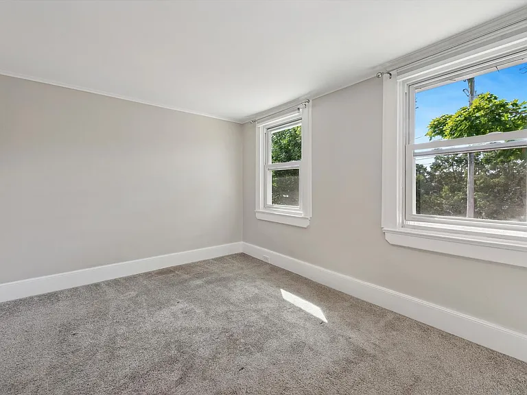 509 E Barnard St — Photo 6