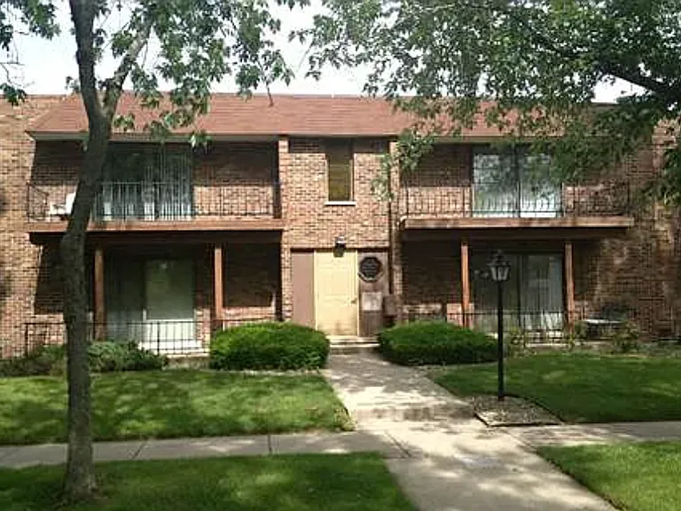 22641 Pleasant Dr #5 — Photo 1