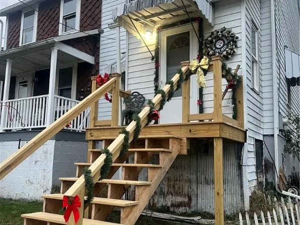19 & 21 6th St, Vestaburg, PA 15368