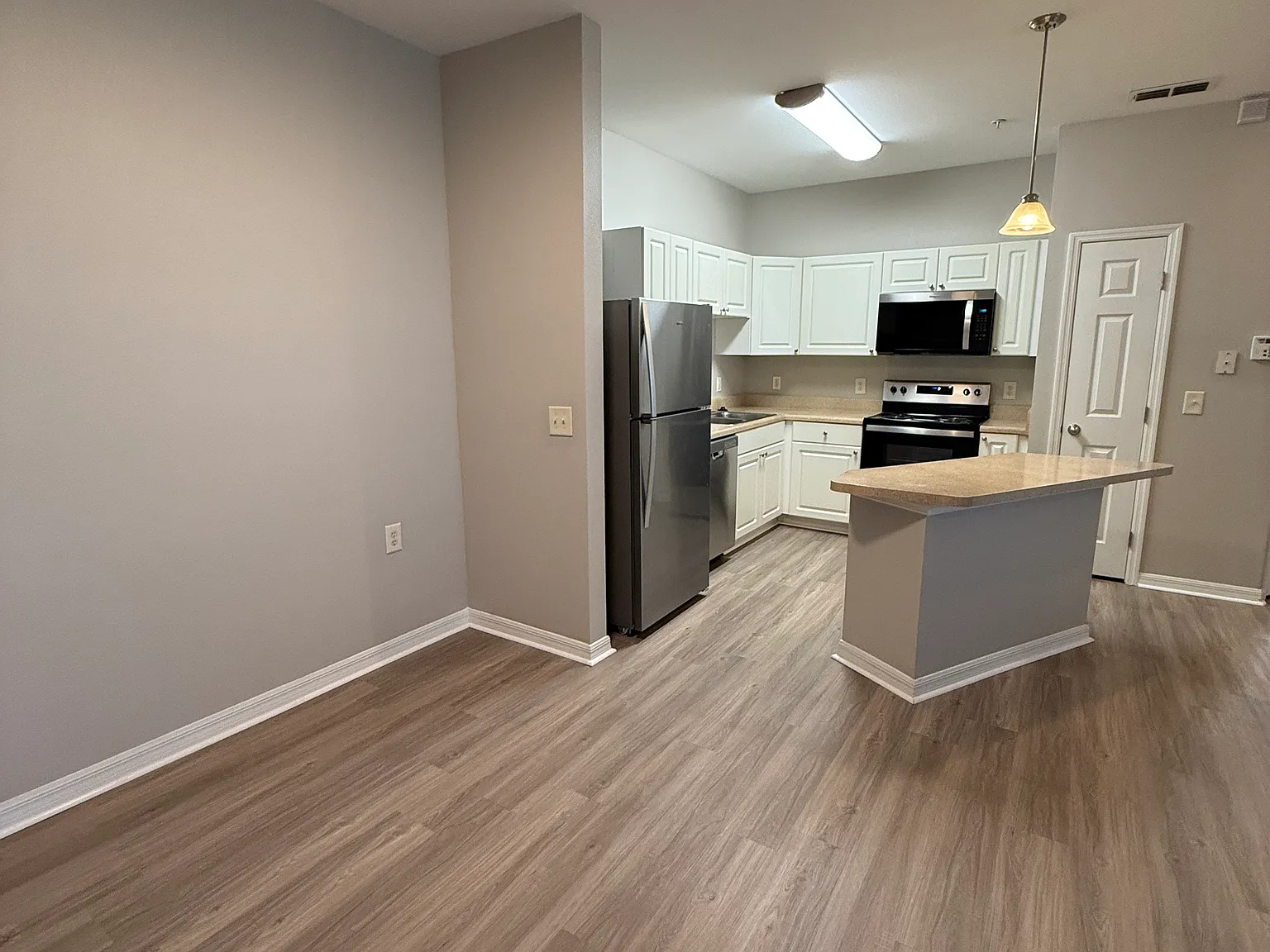 2 bed, 2.5 bath, 1040 sqft, $1,625 — Photo 2