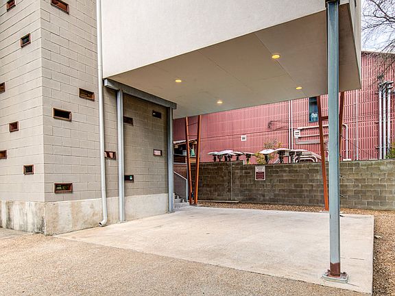 2nd image of 515 El Paso St #B