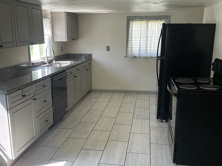 687 Cornell Dr — Photo 7