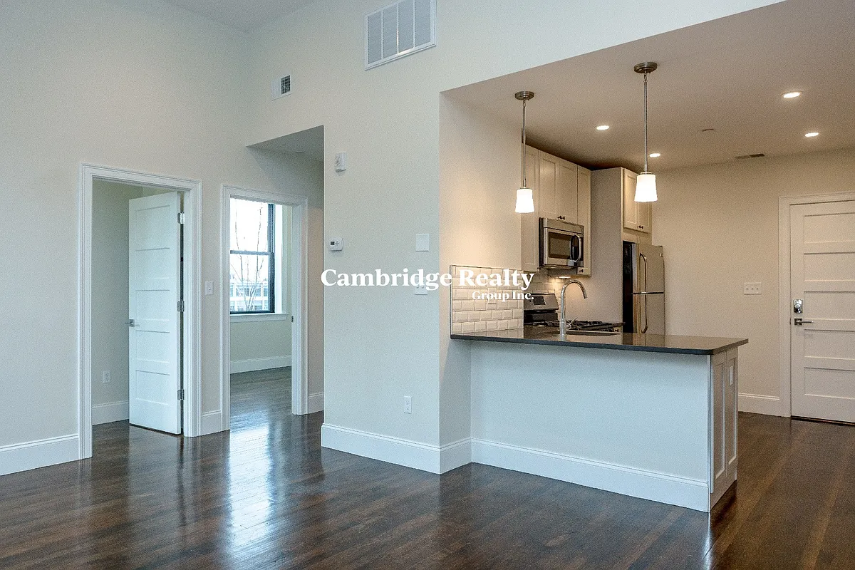 Building Photo - 11 Newcomb St #8T