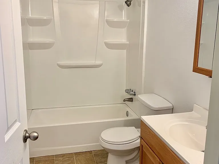 Kingston Harbor Apartments — Photo 9