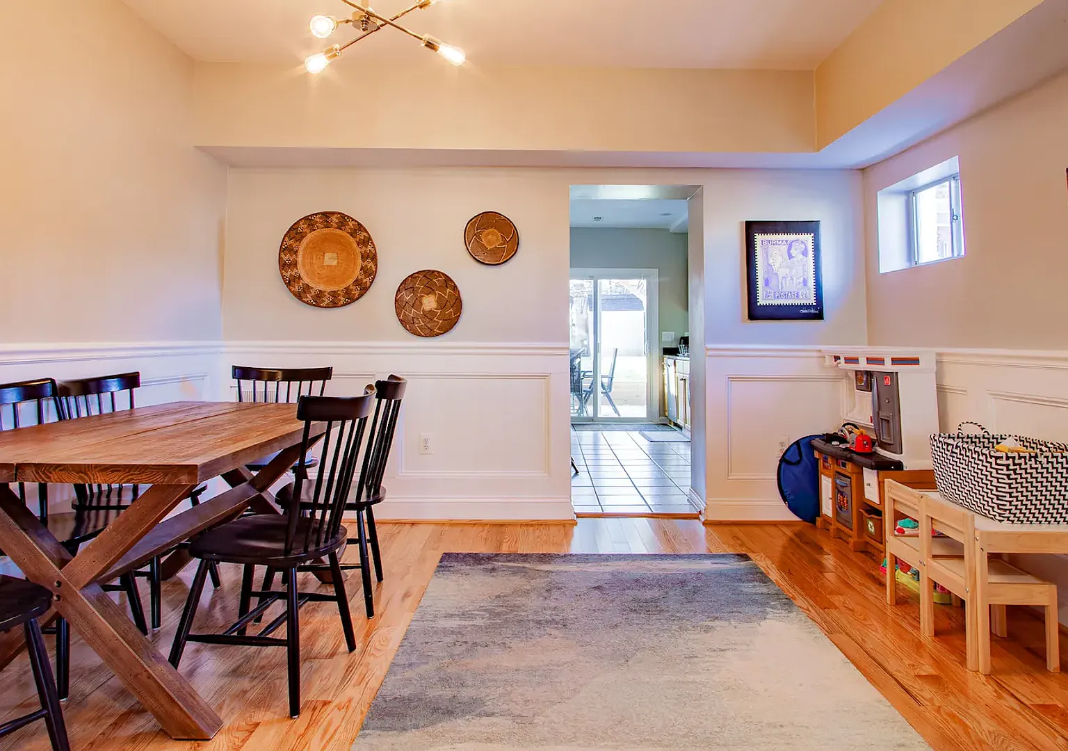 Spacious 3BR/1.5BA Rowhome on Capitol Hill's Doorstep — Photo 3