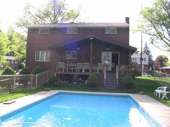 Rear view/covered deck
