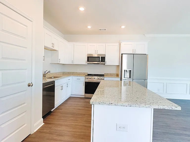 515 Governor Treutlen Cir — Photo 4