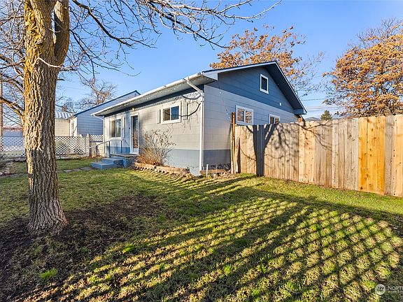 3rd image of 226 3rd Avenue S