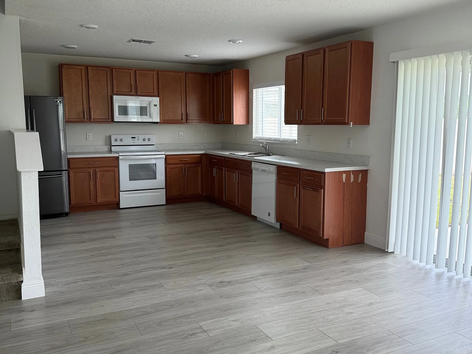 4 bed, 2.5 bath, 2208 sqft, $2,300 — Photo 4