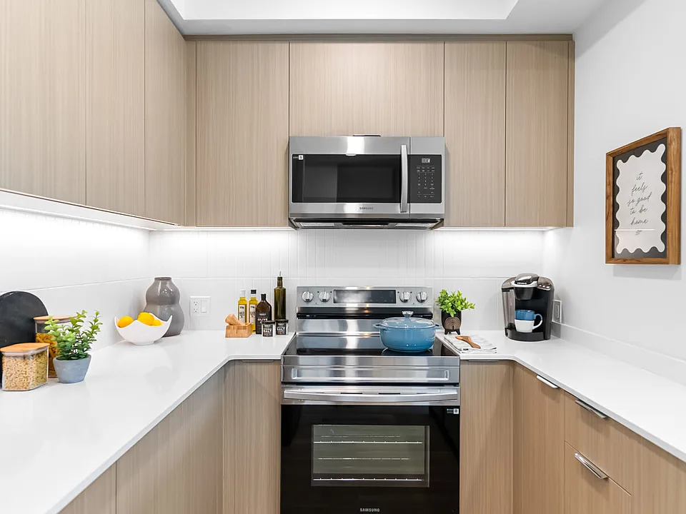 854 Esquimalt Rd