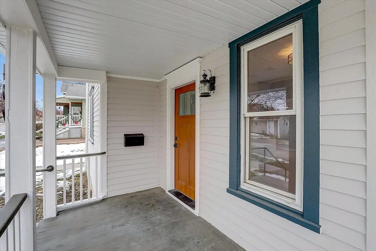 4 bed, 1919 sqft, $2,500 — Photo 3