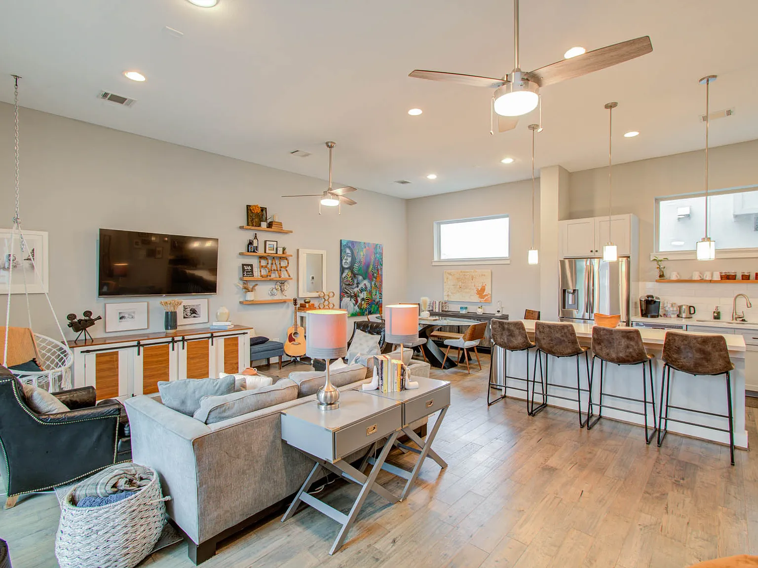 3 bed, 3.5 bath, 2514 sqft, $8,000 — Photo 3