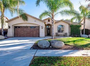 696 Crescent Ln, Lemoore, CA 93245