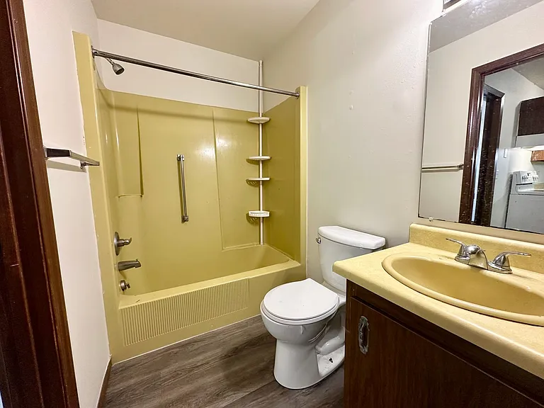 312 S Sawyer St — Photo 6