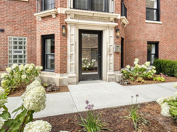 5th image of 1252 W Addison St #G