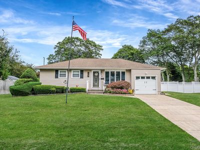 23 Bartley Lane, West Sayville, NY, 11796