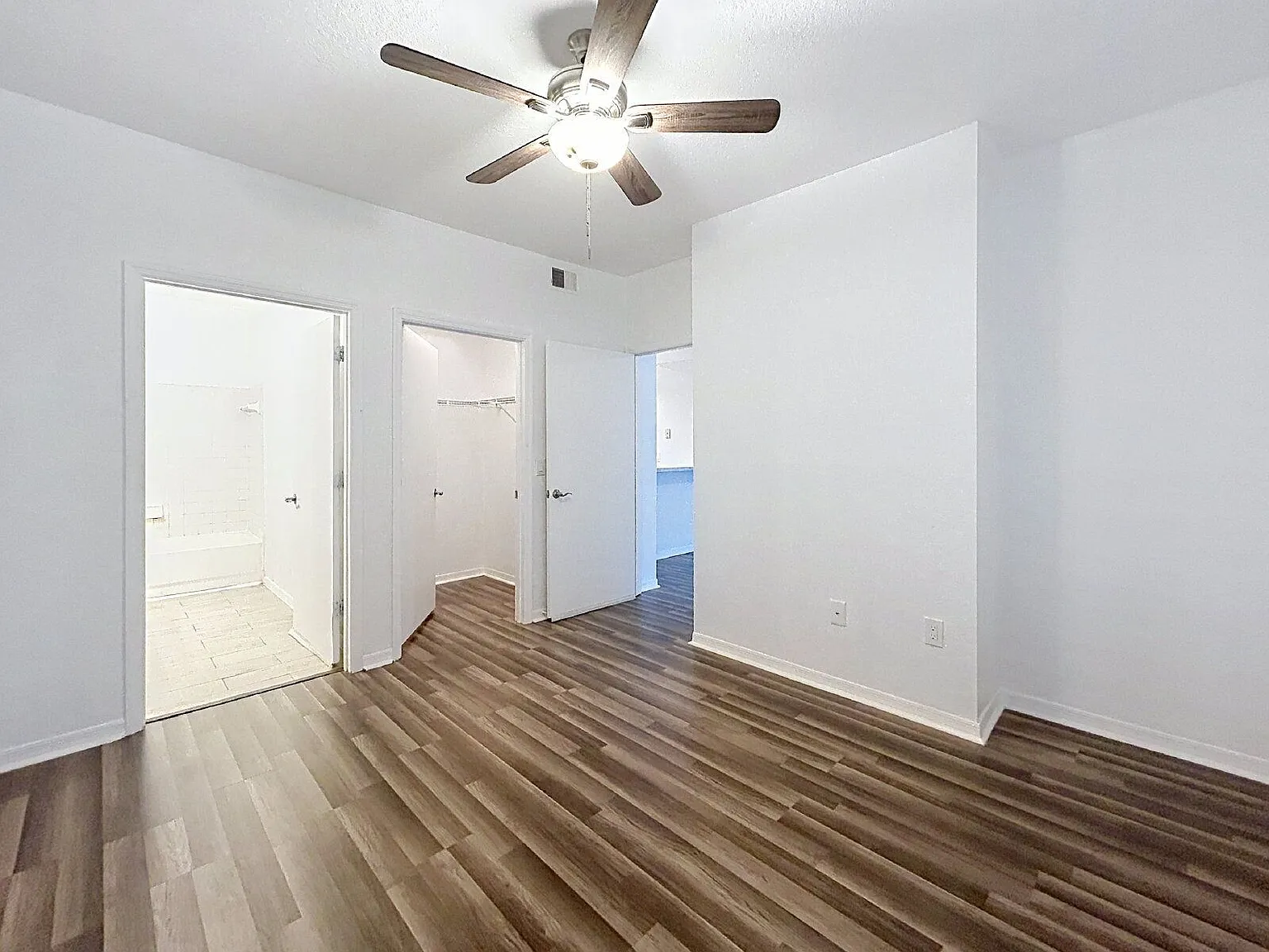 1 bed, 1.0 bath, 702 sqft, $1,145 — Photo 4