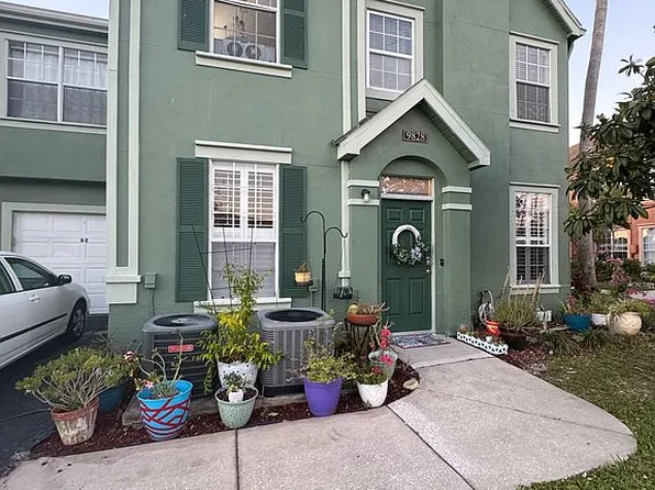 9828 Lake Chase Island Way, Tampa, FL 33626