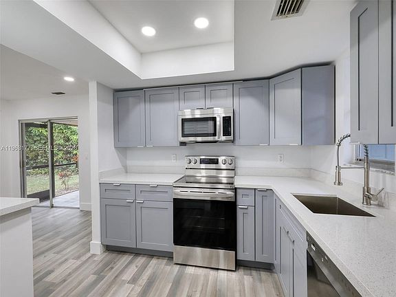 4th image of 1901 Coquina Way