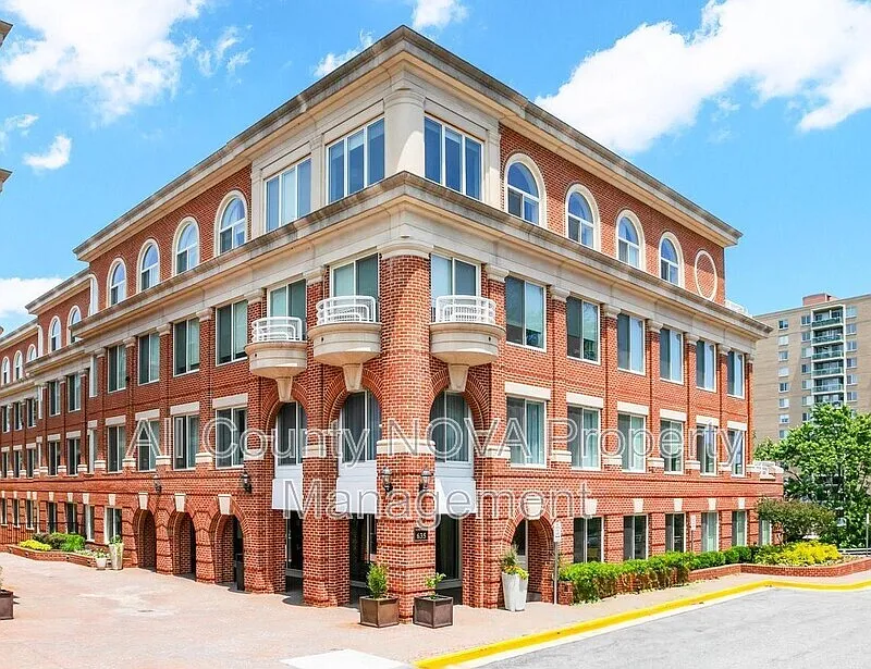 2 bed, 2.0 bath, 1104 sqft, $3,650 — Photo 2