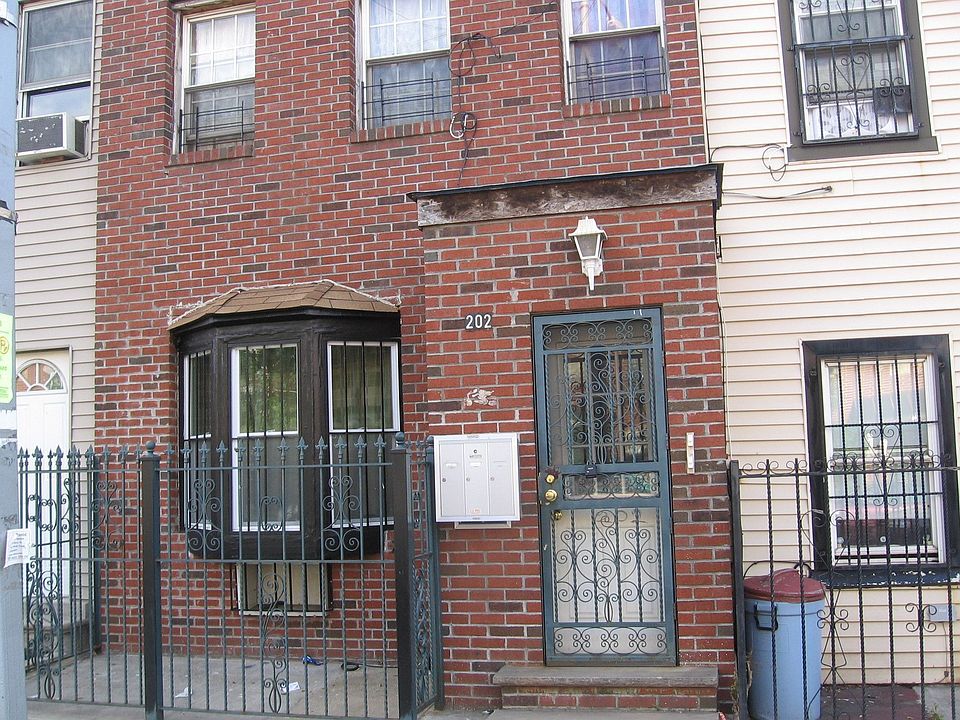 1st image of 202 Saratoga Ave