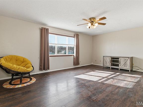 5th image of 20440 Sweetwater Rd