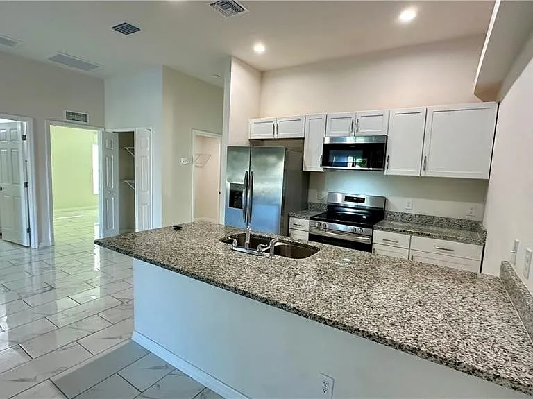3301 SW 15th Pl — Photo 24