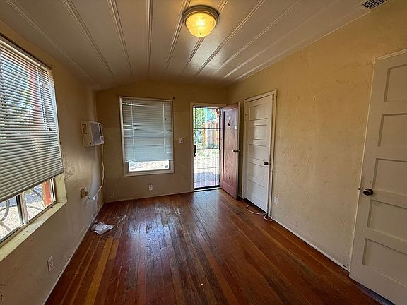 3rd image of 1141 E Adams St APT 8