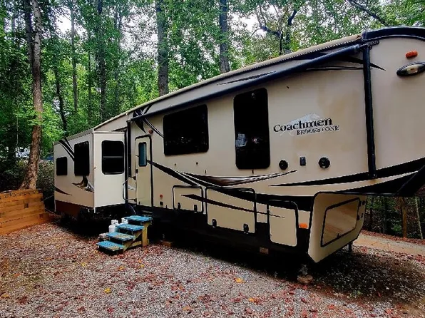 157 15th St, Ellijay, GA 30540