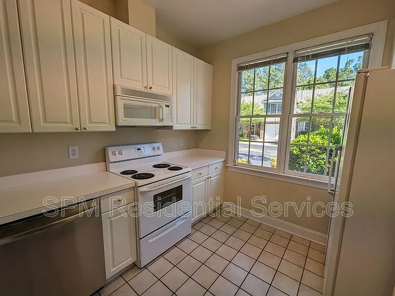 233 Racine Dr #18 — Photo 5