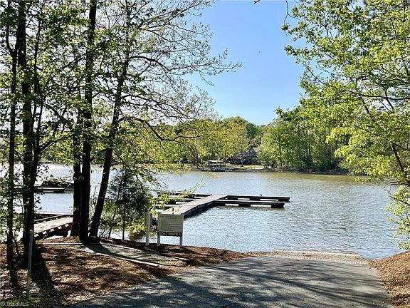 5th image of 135 Boulder Ridge Dr