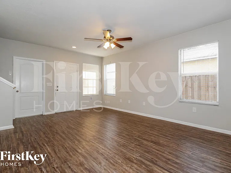 709 Periwinkle Pointe Pl — Photo 5