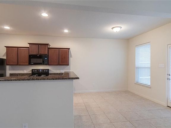 4th image of 2309 Mulberry Dr
