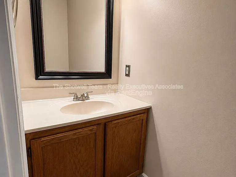 437 S Gallaher View Rd #7 — Photo 6