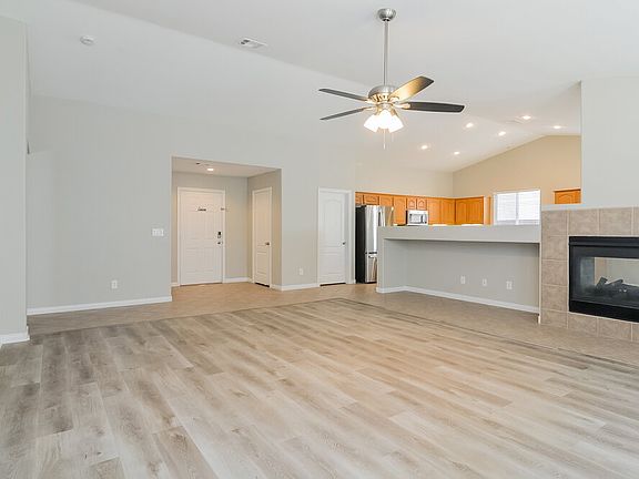 5th image of 1081 Royal Valley St