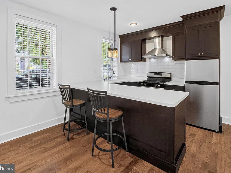 815 L St SE #1 — Photo 9