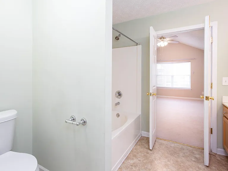 2946 Greyhawk Ln — Photo 19