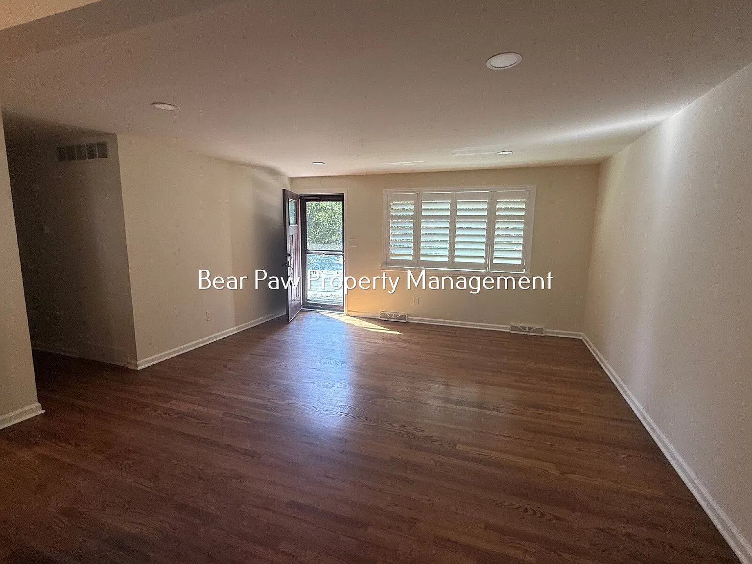 5 bed, 3.0 bath, 2500 sqft, $4,100 — Photo 2