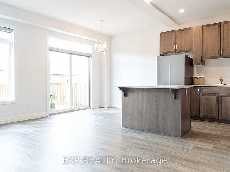861 Edinburgh Dr — Photo 5