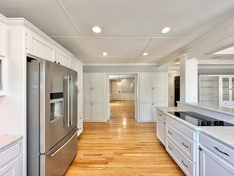 802 Hamvasy Ln — Photo 17