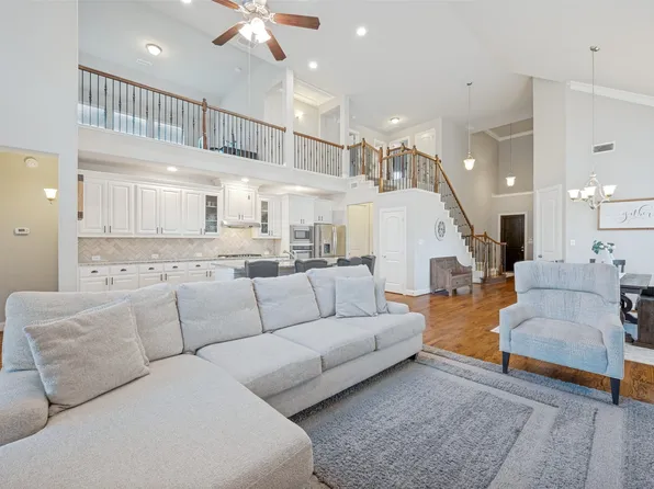 808 Nathanael Greene Ct, Aubrey, TX 76227