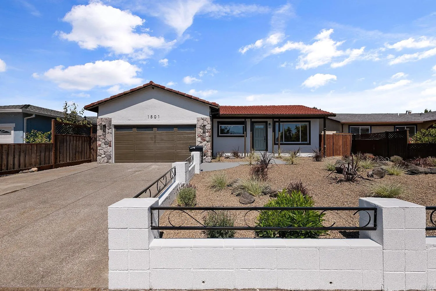 1501 Baywood Dr photo 1
