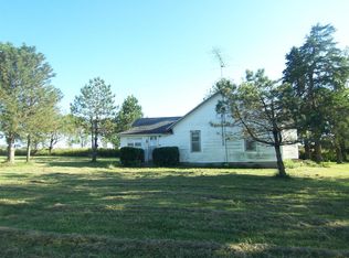 2303 Farris Rd, Blue Mound, KS 66010