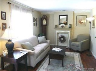 17 Redpine Dr, Medford, NY 11763
