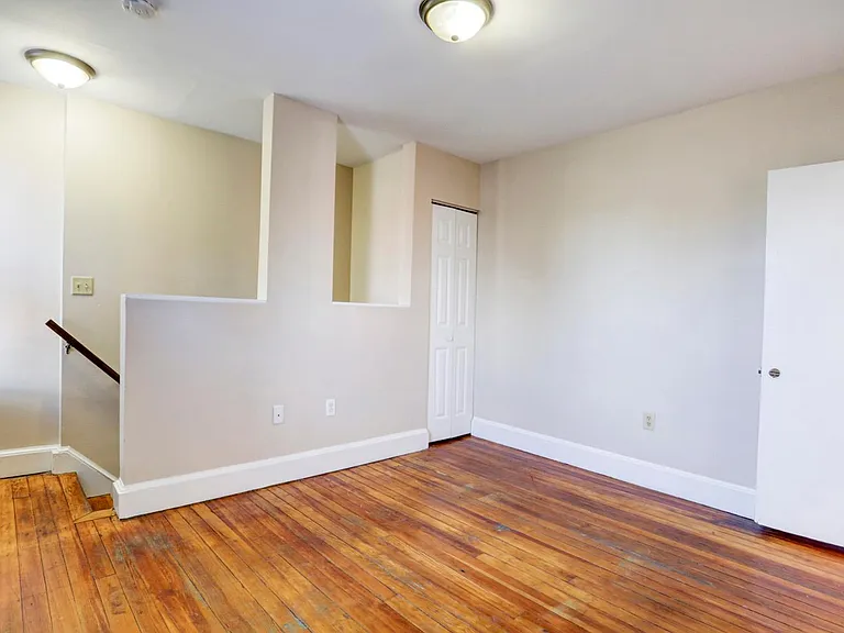 102 N Plum St — Photo 6