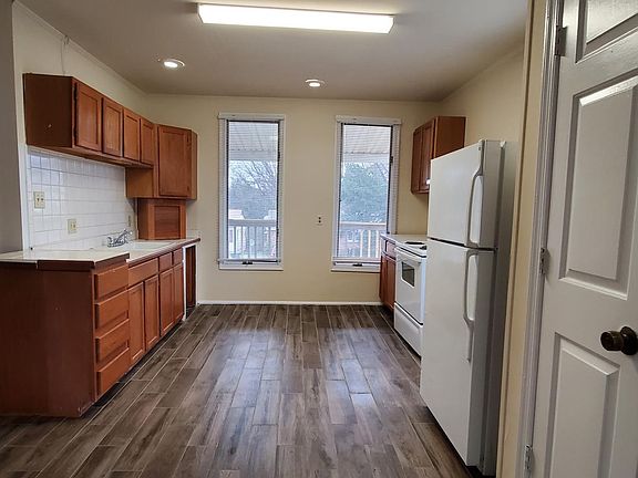 3rd image of 43 Cedar Ave APT B