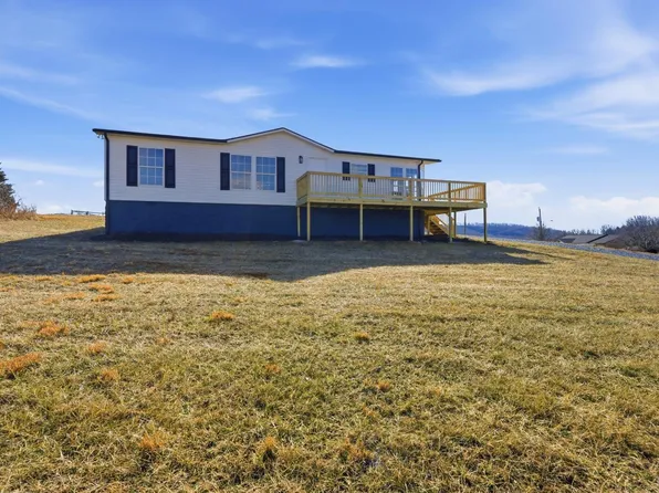 55 Chestnut Meadows Dr, Martinsville, VA 24112