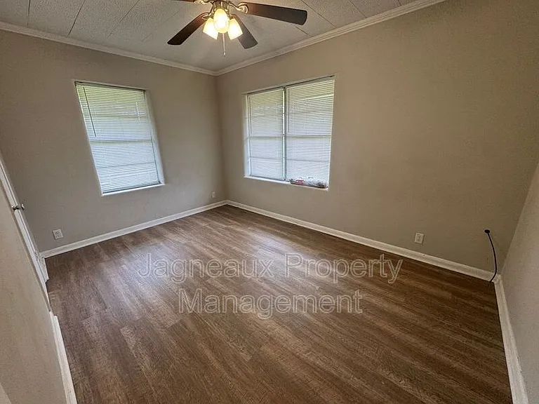 2518 Ernest St — Photo 6