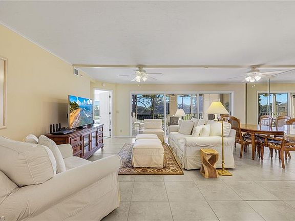 3rd image of 26900 Wedgewood DR #305